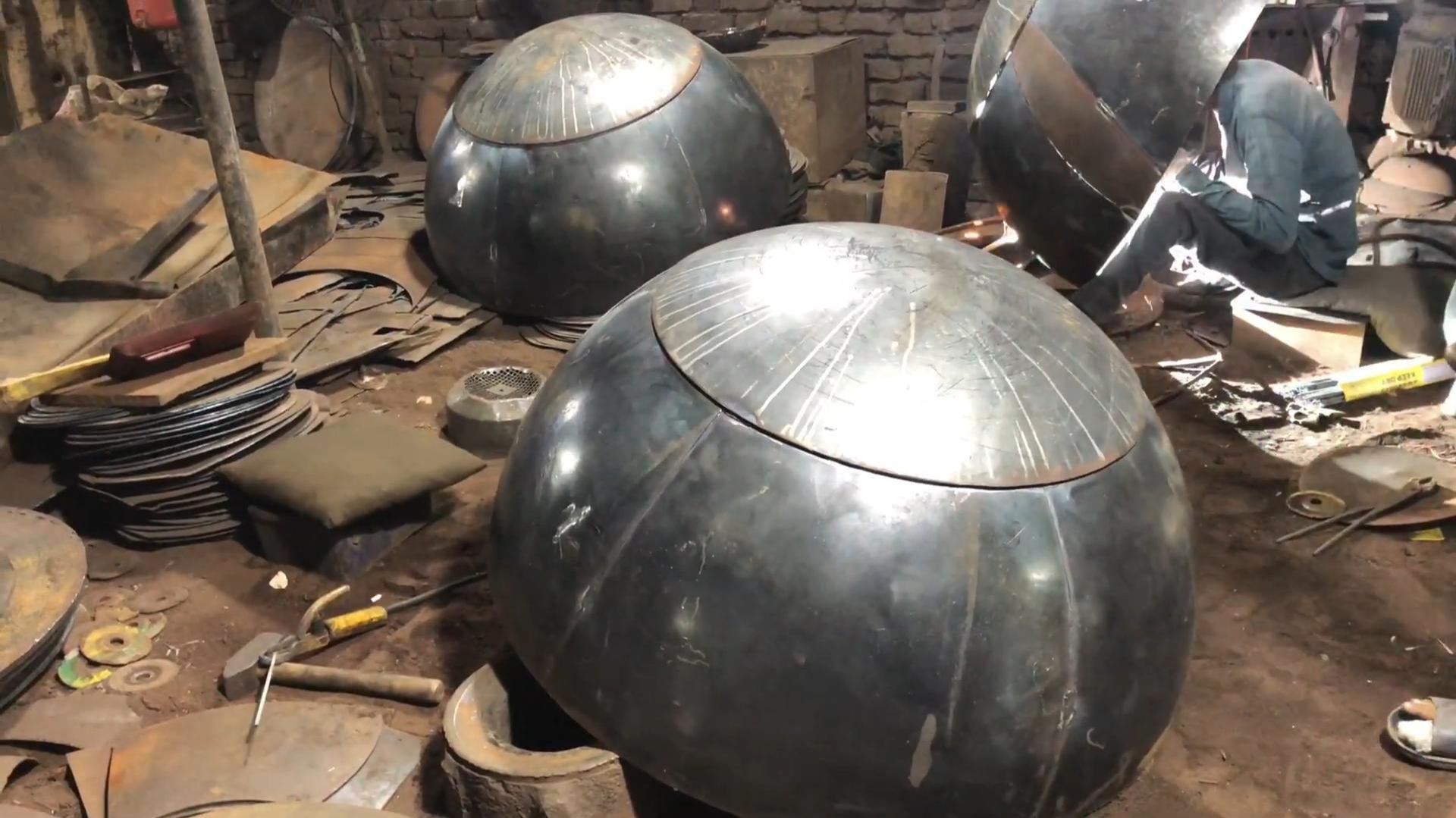 Сварка огромных кастрюль. смотреть онлайн