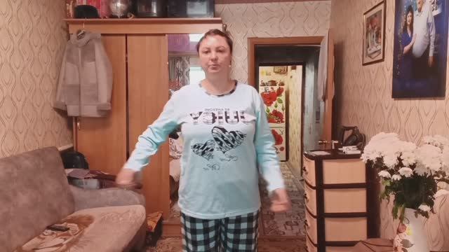 КУПИЛА ТЁПЛУЮ ПИЖАМУ,ЧИЩУ СНЕГ, ГОТОВЛЮ ОБЕД смотреть онлайн