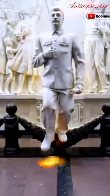 ОЖИВШИЕ ПАМЯТНИКИ СТАЛИН СХОДИТ С БАРЕЛЬЕФА 🔥👍 #приколы #юмор смотреть онлайн