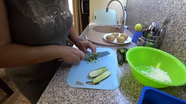 НАКОНЕЦ ТО Я ЕГО ДОСТАЛА. НЕМНОГО ДОМБАЯ И ЖИЗНЬ НА ЮГЕ БЕЗ ЛЕТА смотреть онлайн