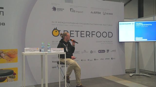 Виктор Смирнов, руководитель креативного отдела Otvetdesign