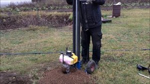 одна минута и лунка для столба забора  готова