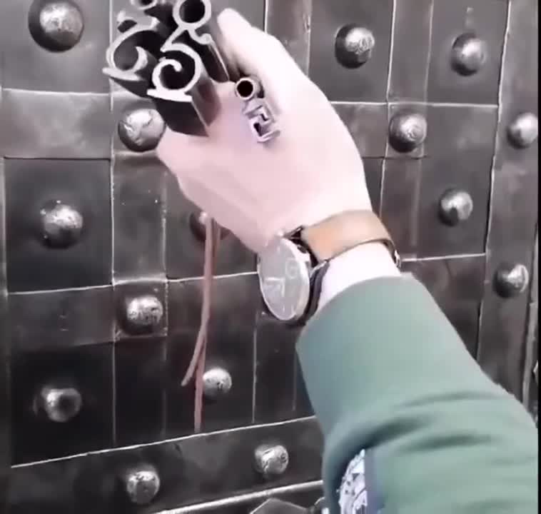 Старый сейф. смотреть онлайн