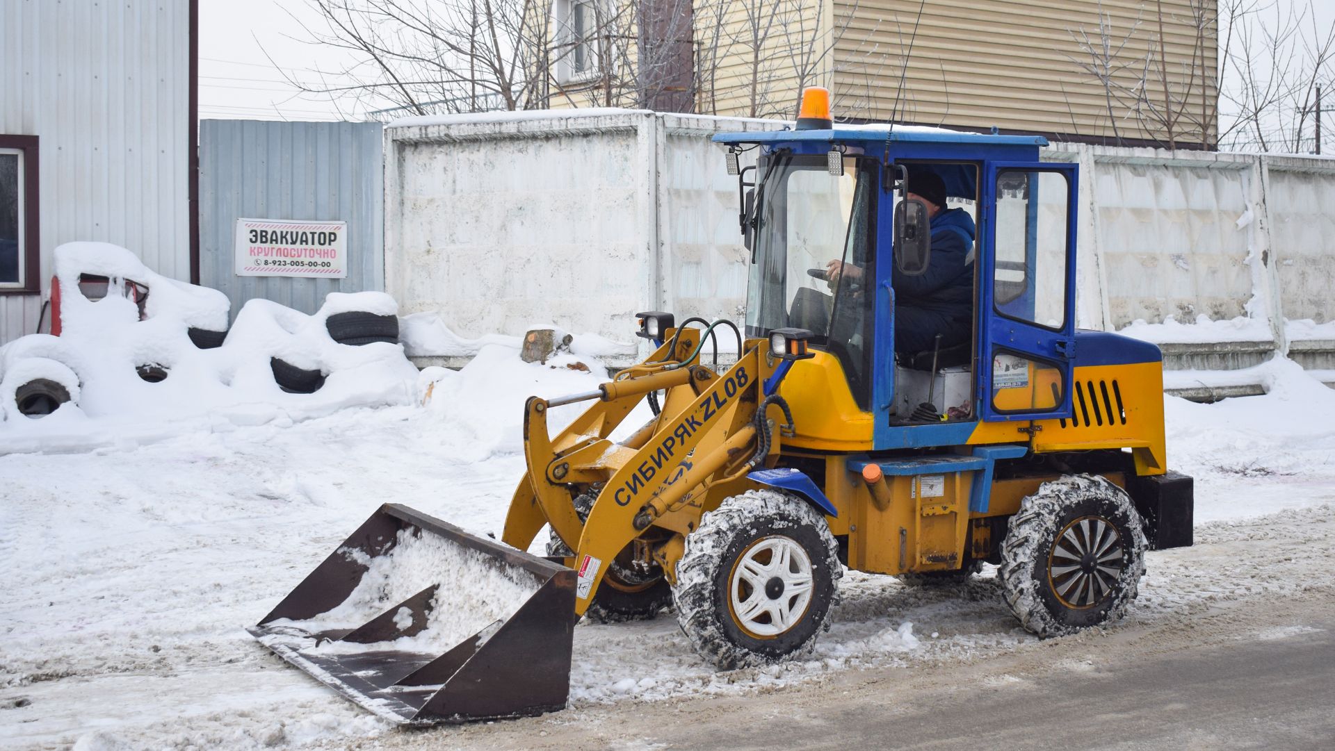 Фронтальный погрузчик Сибиряк ZL08. Дорогая игрушка или помощник? смотреть онлайн