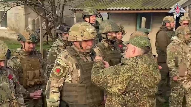 СВО День 1389: Добровольцев отряда «БАРС-37» ГрВ «Днепр» наградили в одном из тыловых районов смотреть онлайн