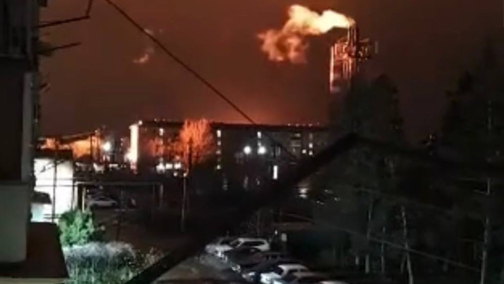 Появились кадры атаки БПЛА на Краснодарский край. Атакован поселок Афипский. 14.12.2025 смотреть онлайн