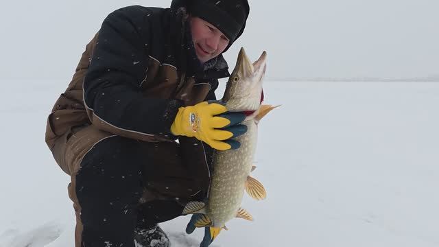 С другом на Сугояке гоняем щупаков. 14.12.2025 смотреть онлайн