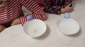 Кира А. (гр."Шустрики") вместе со старшей сестрой Ксенией проверили снег на чистоту!