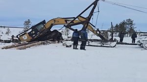 Экскаватор CAT УТОНУЛ В БОЛОТЕ ,  МТЛБ  ВЫТАСКИВАЮТ 29 ТОНН