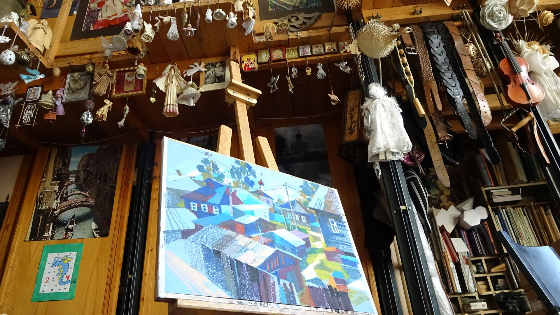 В мастерской художника ОЛЕНЫ КОСУЛЬНИКОВОЙ интервью - ОЛЕГ ЗАЙЦЕВ смотреть онлайн