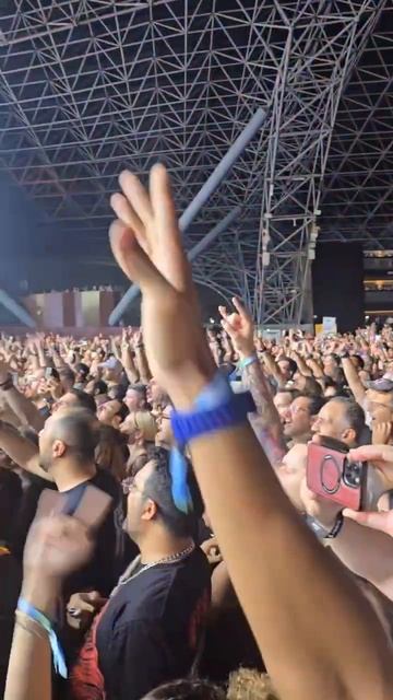 Пока Metallica качает стадионы, 1С качает бизнес. Смотрите другие видео на канале