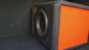 Установка активного сабвуфера DL Audio Piranha 10A V.2 Black в Renault Logan