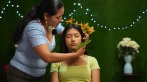 ASMR-маска Доньи Эсперанса с звуками и звуками ASMR, связанными с глубоким сном