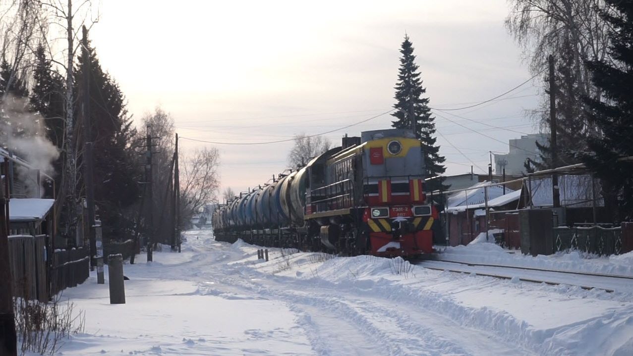 Тепловоз ТЭМ2-6187 вперёд вагонами. смотреть онлайн