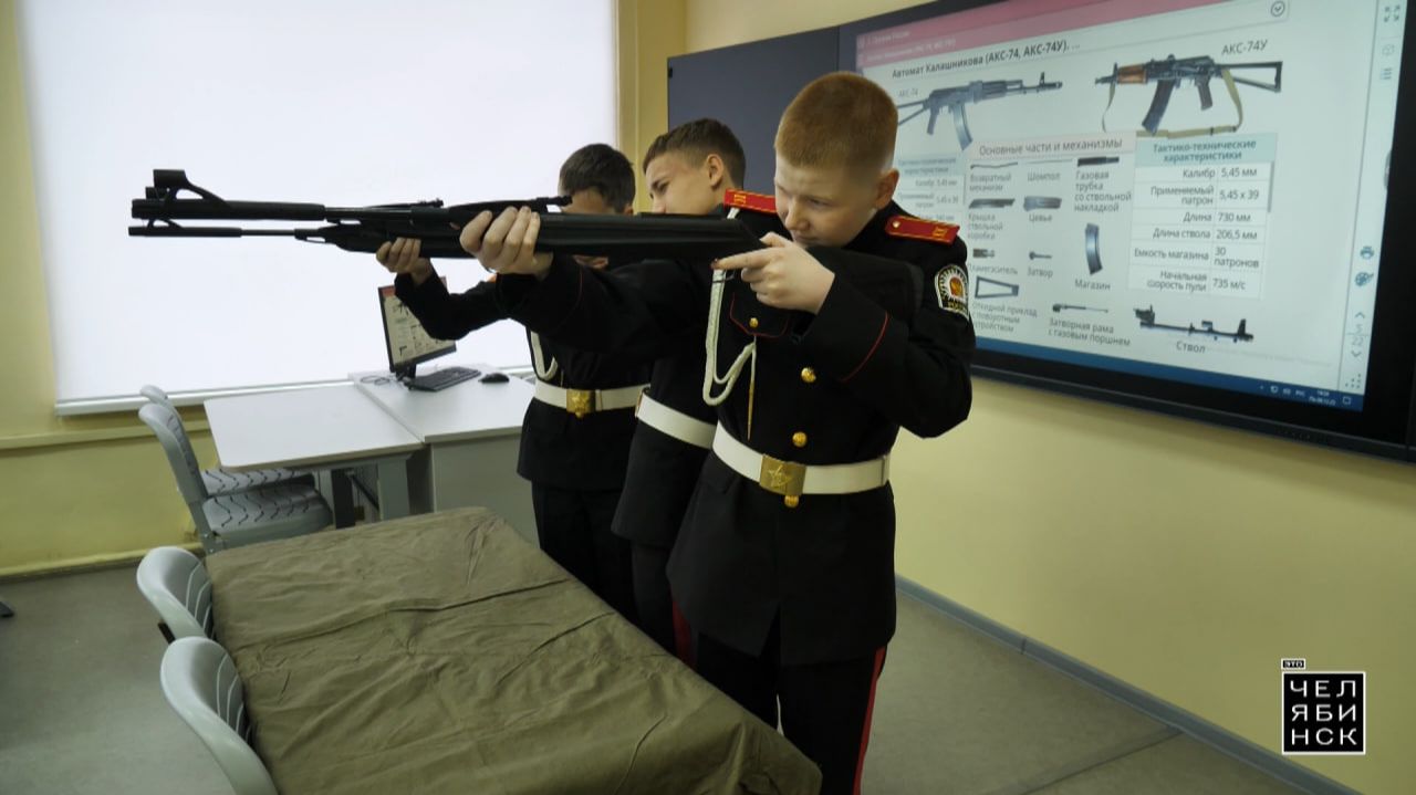 Это Челябинск: В школе № 68 проводят уроки проекта «Дроноведение. Инновации будущего». смотреть онлайн