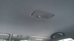 Замена лампы в центральном плафоне подсветки салона на Хендай Солярис (Hyundai Solaris)