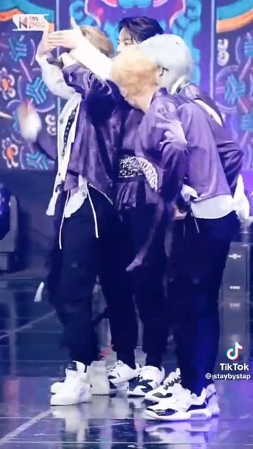 Ли Ноу (Ли Минхо) Бан Чан (Кристофер Бан) Stray Kids - Do It Хёнджин (Хван Хёнджин) Хан (Хан Джисон) смотреть онлайн