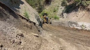 Ремонт дороги грейдером Cat 140M.