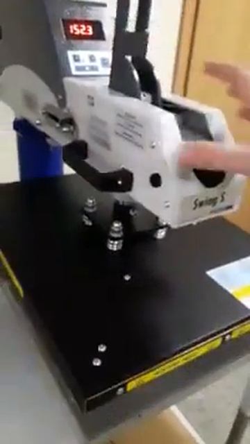 Процесс термопереноса светоотражающей пленки при помощи термопресса SCHULZE Swing SX