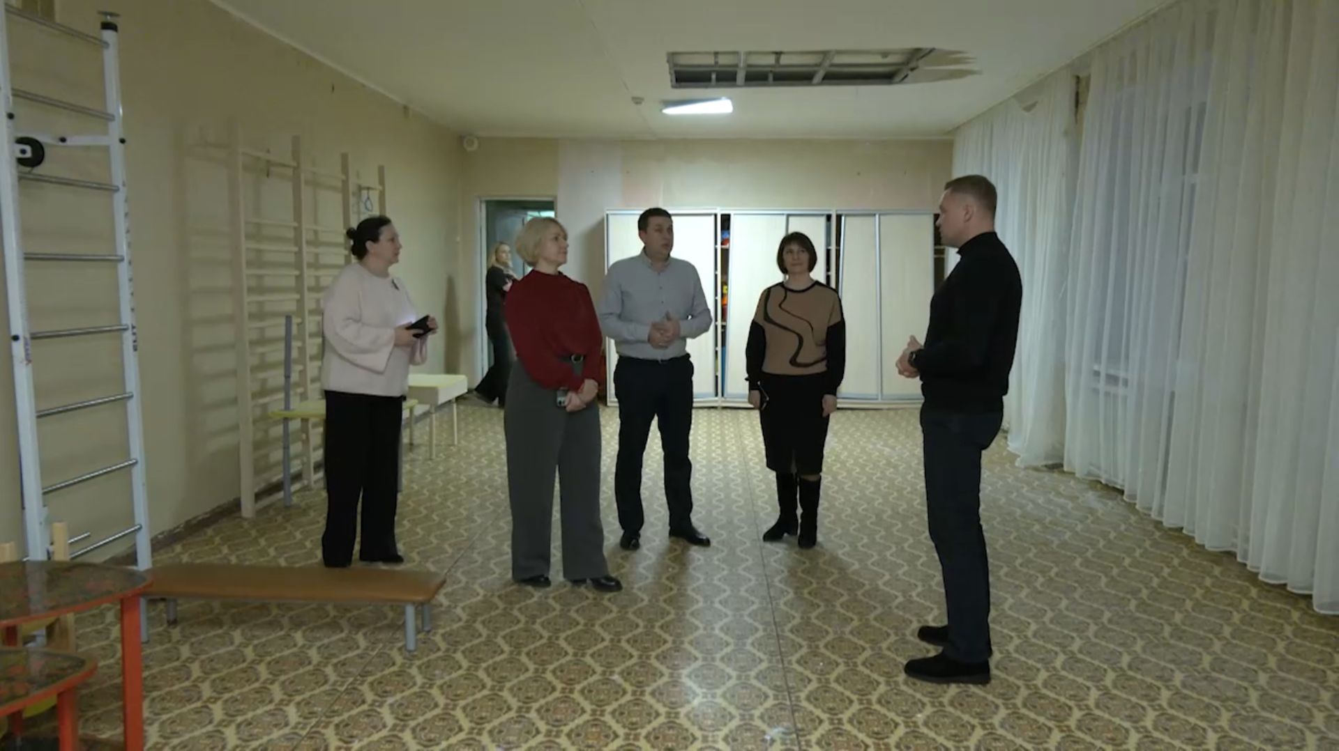 Откроют ресурсный центр, где будут помогать семьям, оказавшимся в сложных жизненных ситуациях смотреть онлайн