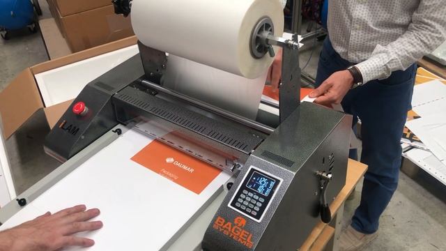 Настольный ламинатор iLam Desktop (Bagel Systems), работа со скоростью  4 м/мин