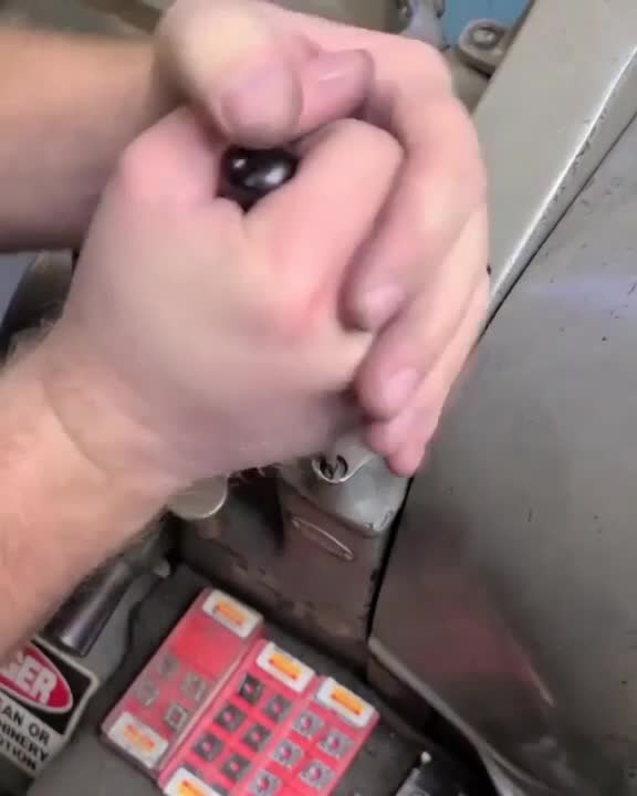 Ударная отвертка. смотреть онлайн