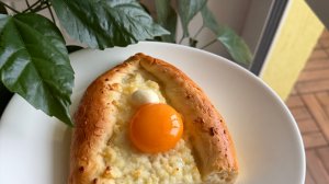 ХАЧАПУРИ по - аджарски. Много сыра.