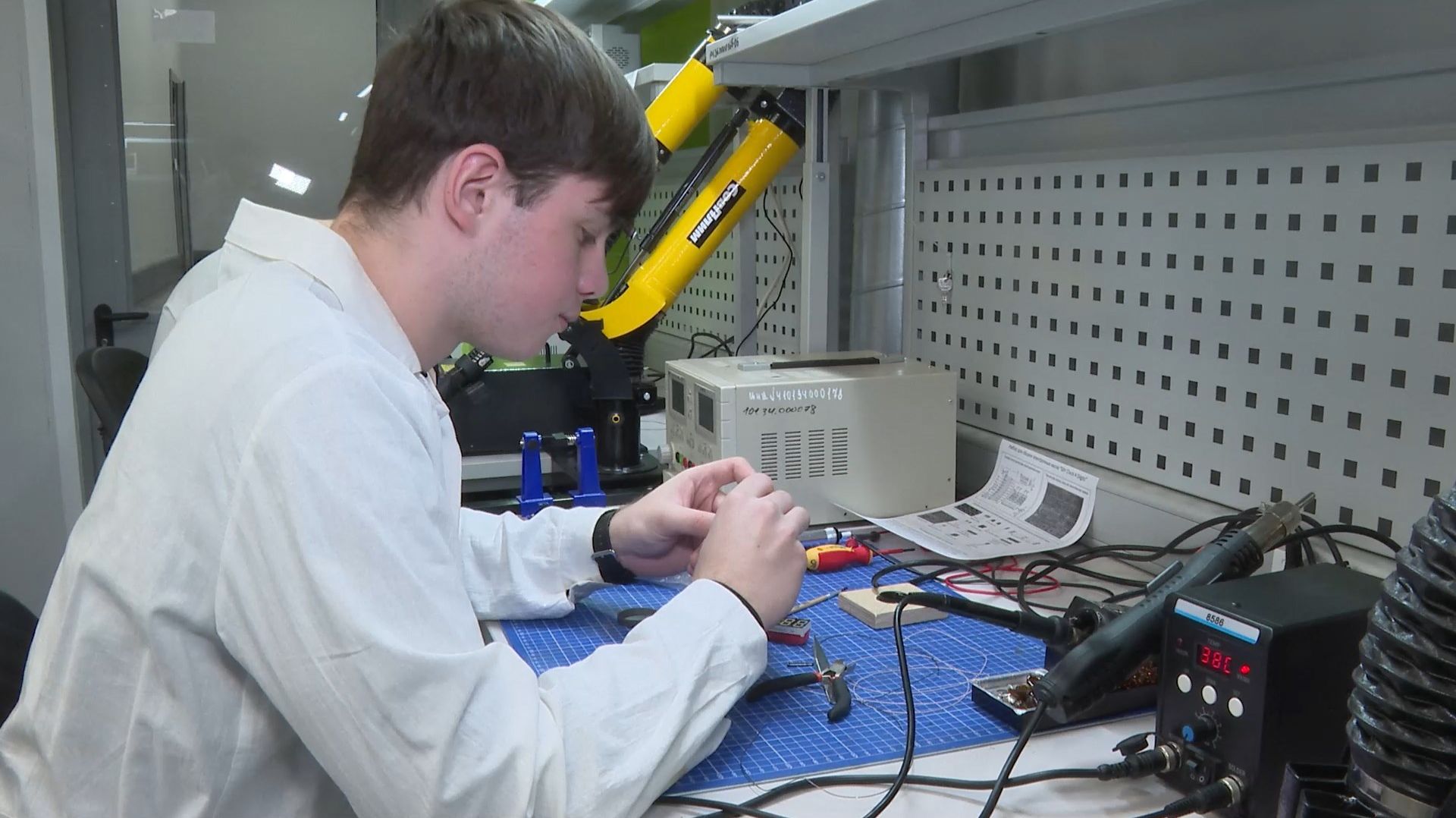 (12+) Искусство монтажа: лучшего по профессии определили среди студентов четырех колледжей смотреть онлайн