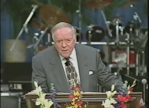 Kenneth E Hagin - Campmeeting - 1997 - 072197 Learning to Flow with the Spirit of God