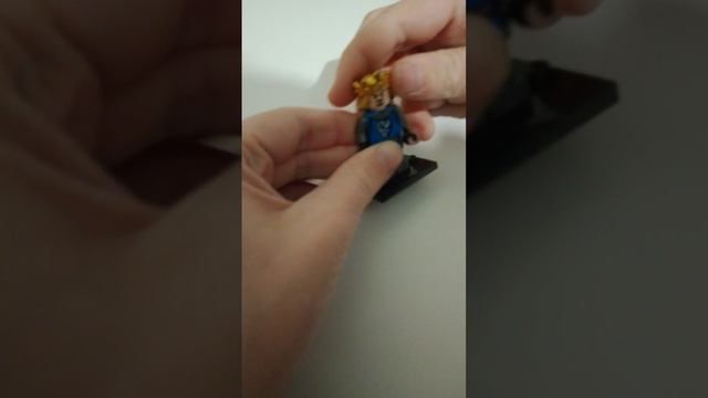 Взял минифигурки и наставил из по своим локациям смотреть онлайн