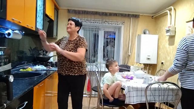 ДОРОГА БЫЛА СЛОЖНОЙ!/КУРОЧКА ОГОНЬ смотреть онлайн