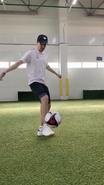 НАЗВАНИЕ ФУТБОЛЬНЫХ ТРЮКОВ смотреть онлайн