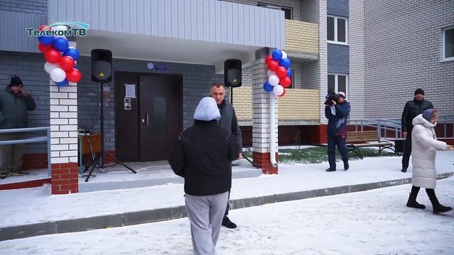 Глава Марий Эл вручил ключи от квартир детям-сиротам  Волжска и Волжского района