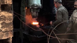 Процесс ковки кирки из старой якорной цепи