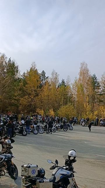 Закрытие мотосезона 2024 г.Заречный 5 октября Прибытие колонны на площадку для конкурсов. смотреть онлайн