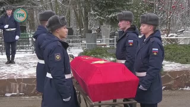 В Новомосковске перезахоронили освободителей города, найденных в ходе «Вахты памяти» смотреть онлайн