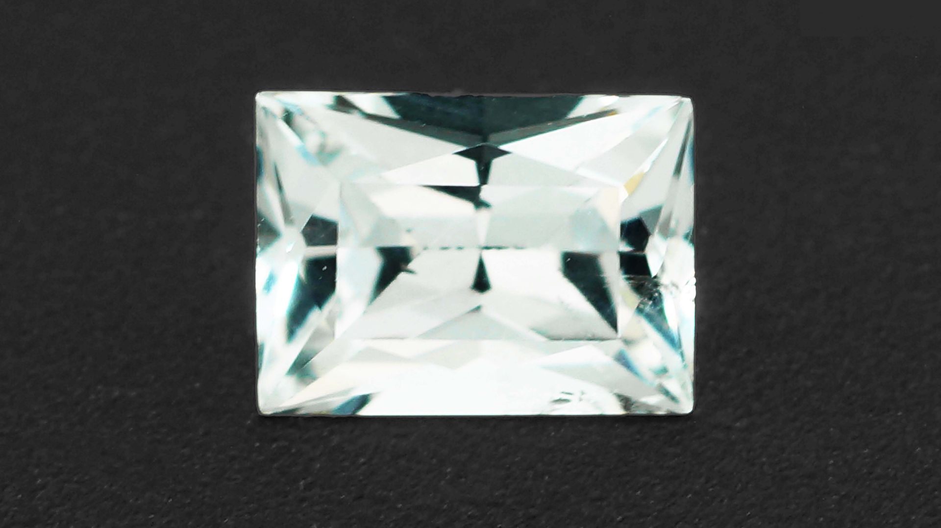 Данбурит 1.00 карат смотреть онлайн