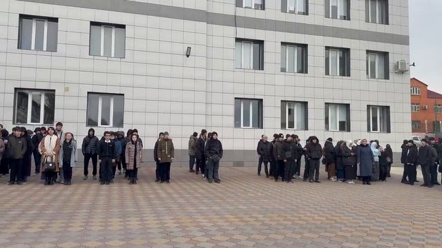 Торжественная линейка, открывшая новую учебную неделю смотреть онлайн