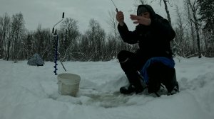 Рыбачу на городской речке Нанкпех, ловлю живца.