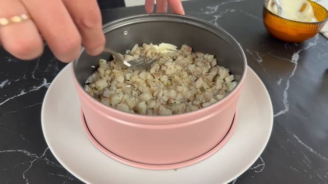 Слоеный Праздничный Салат "Корона Норвегии"! смотреть онлайн