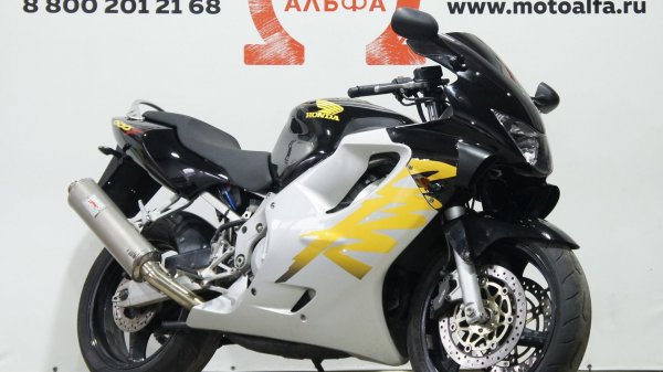 А 820 Honda CBR 600 F 4 1999 г. www.motoalfa.ru Кредит онлайн