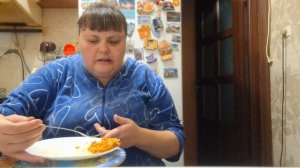 мукбанг сходила к соседу в  гости принесла. вкусняшку