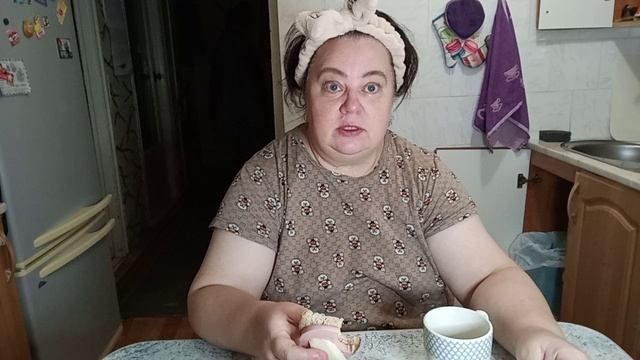 А под икорку 🎄 мне подарили ёлку 🤩 смотреть онлайн