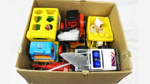 Мультики для детей про игрушечные Новогодние Машинки в коробке. Новые машинки. Мультики для малышей