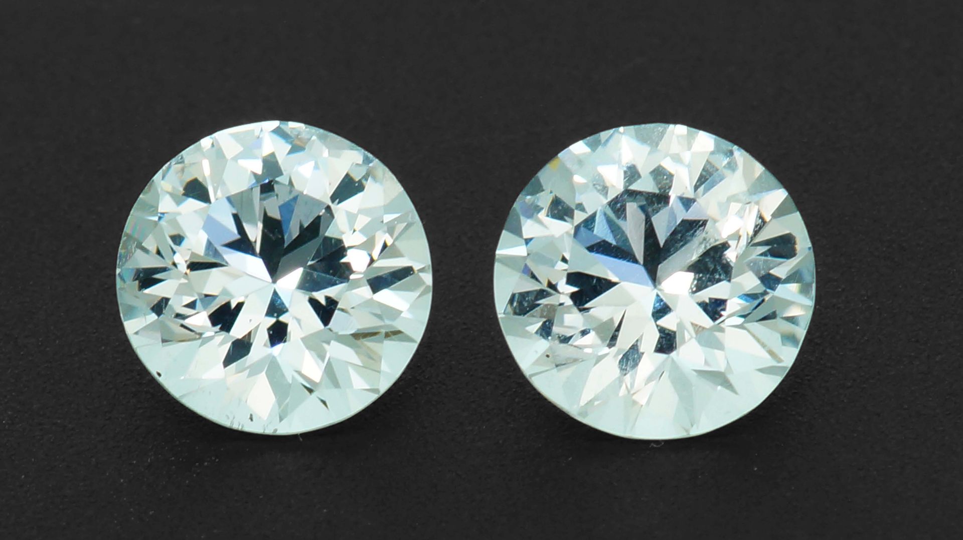 Парный Данбурит 4,80 карат смотреть онлайн