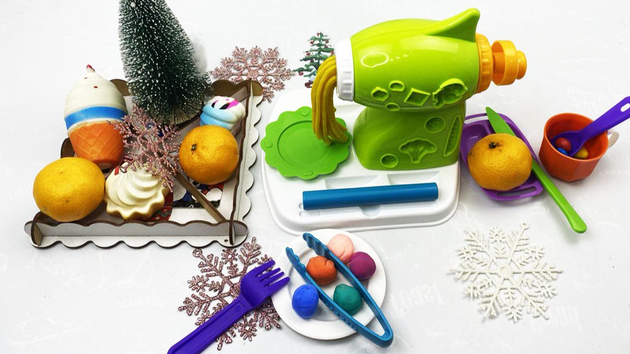 Мультики для детей. Яркая Новогодняя игрушечная мясорубка с мандаринами. Мультики для малышей смотреть онлайн