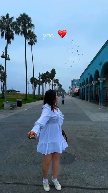 Тревел сериал про города, дорогу и состояния в пути.