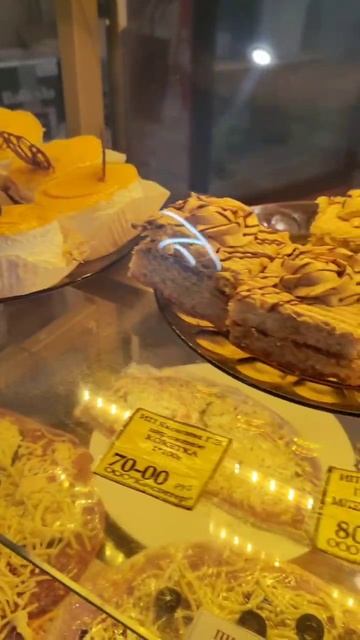 Ох как хочется 🤣🤣🤣🤣🤣 угадайте, что мы выбрали? #вкусняшки #вуснятина #пирожные смотреть онлайн