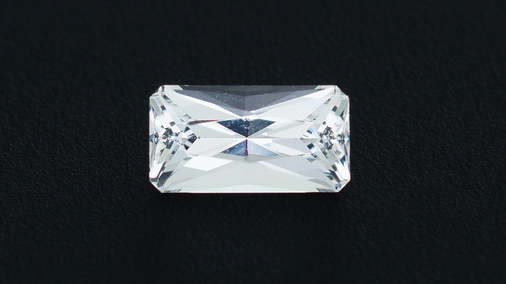 Данбурит 0.97 карат смотреть онлайн