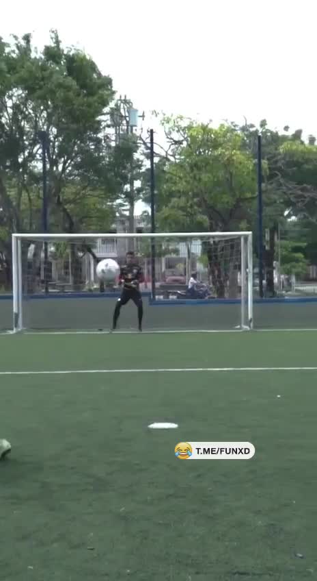 Каска пригодилась😅 смотреть онлайн